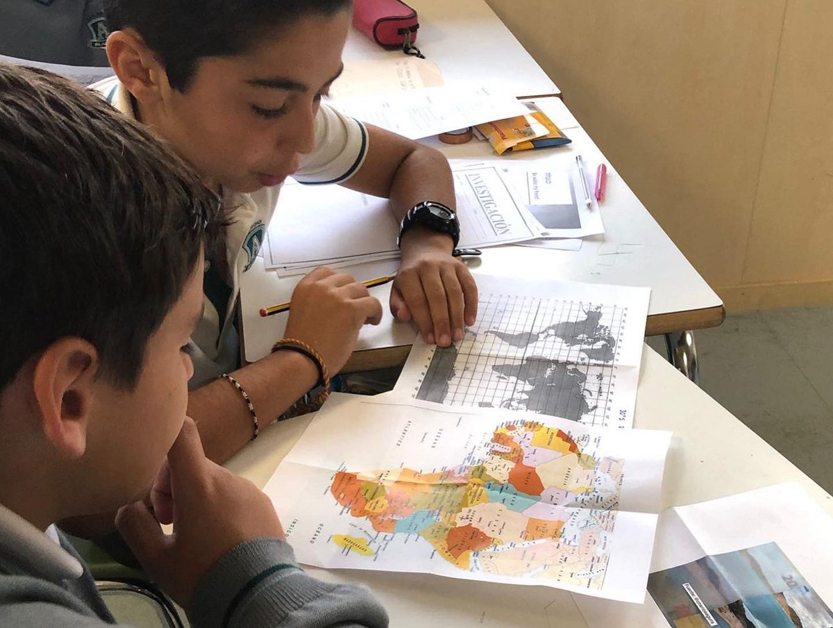 “Be Water, My Friend" 💦
👉En la asignatura de Geografía e Historia, los alumnos investigan tres misteriosos casos: 
🕵️¿Qué está pasando con el agua en Ciudad del Cabo? 
🕵️‍♀️¿Y en Doñana? 
🕵️¿Y qué es esa mancha que se ve en el Pacífico? 
🤔seguiremos informando…
#Motivación