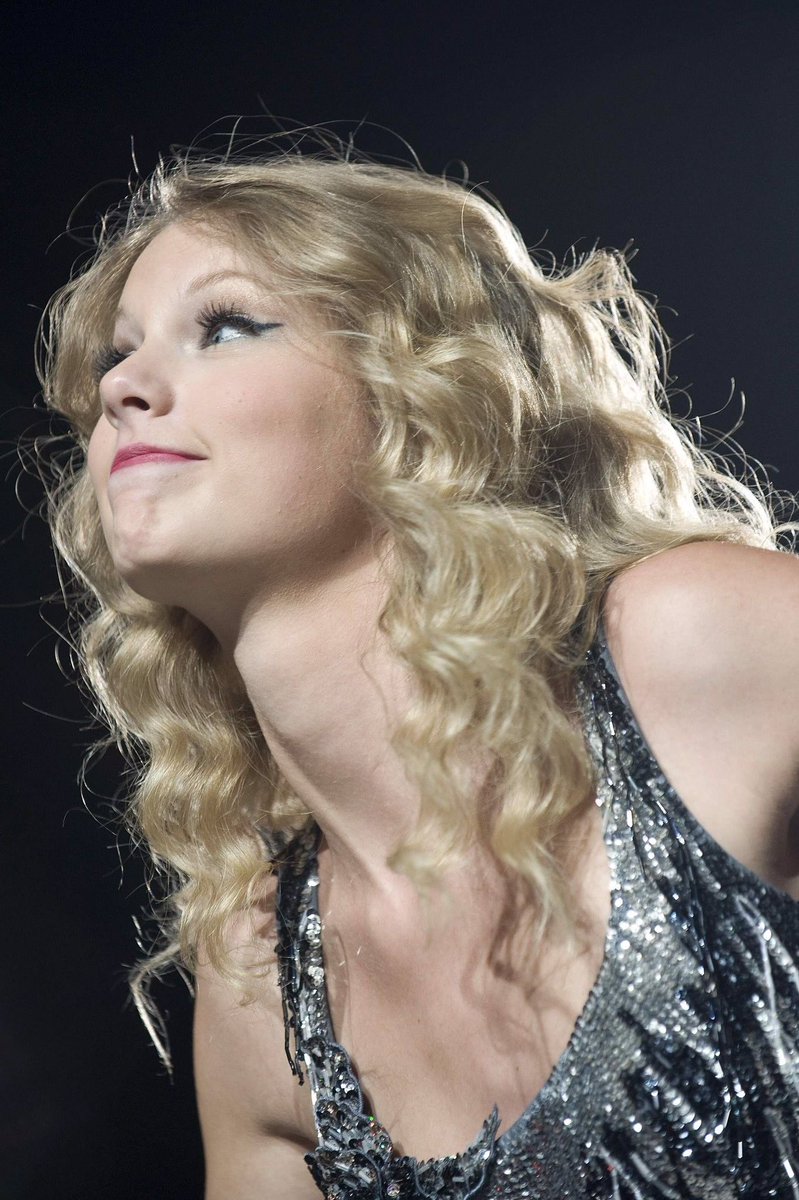 holygroundsound's tweet photo. not so gentle reminder that when you listen to would’ve could’ve should’ve THIS is the taylor she’s singing about. SHE WAS JUST A BABY IT MAKES ME SO SAD 😭 https://t.co/AkjMjXgJh0