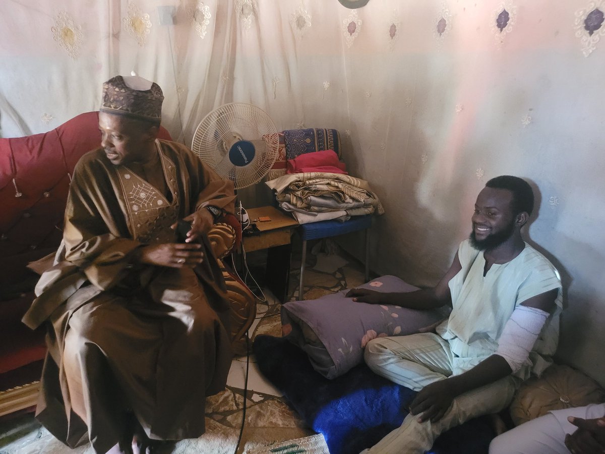 AbuKusada's tweet photo. #KiKProject #Communityreachout
I was in Funtua this morning to visit one of my close associates DanIyan Garkuwan Katsina and his friend who were involved in car accident recently on their way to Katsina from Funtua. Alhamdulillah, they're past recovering as I saw them. #Mypeople https://t.co/GY2SZHdpwJ
