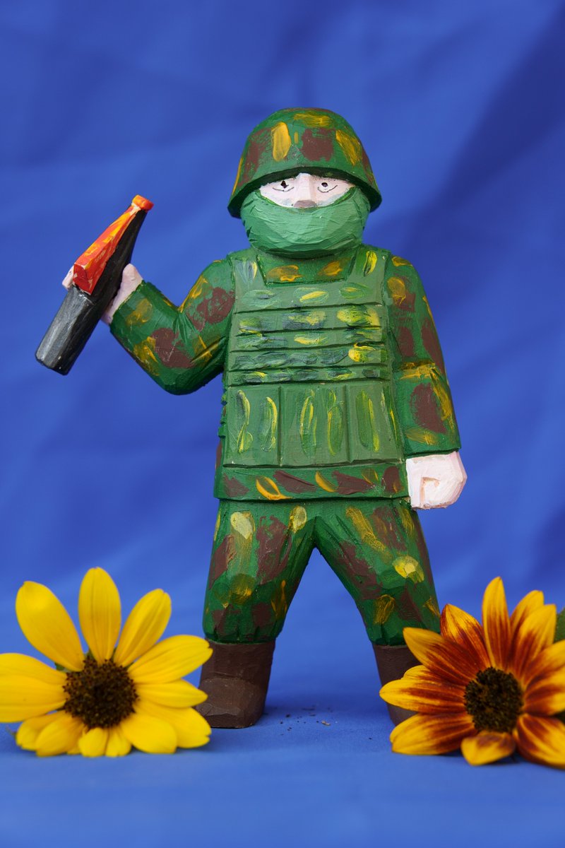 ArtSoulUkraine's tweet image. The children in the sculpting class cheer on the soldiers by making clay planes and tanks. The proceeds from this figure support their classes. After all, the soldiers are fighting to ensure those kids continue to learn about Ukrainian history and culture.