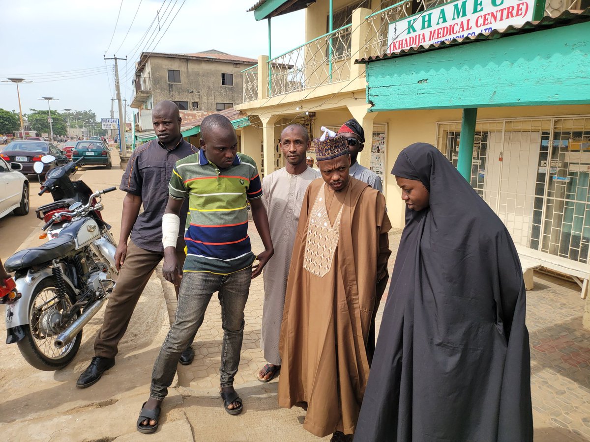 AbuKusada's tweet photo. #KiKProject #Communityreachout
I was in Funtua this morning to visit one of my close associates DanIyan Garkuwan Katsina and his friend who were involved in car accident recently on their way to Katsina from Funtua. Alhamdulillah, they're past recovering as I saw them. #Mypeople https://t.co/GY2SZHdpwJ