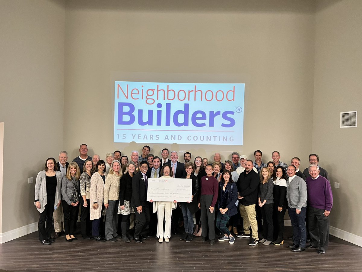 JenniferHurd4's tweet photo. Our 2022 #Cincinnati #NeighborhoodBuilders are @lastmilefood and College Hill CURC! These organizations are dedicated to addressing issues around food security and supporting local businesses. With this award, they will be able to continue supporting the community. https://t.co/dv1VqcEAsL