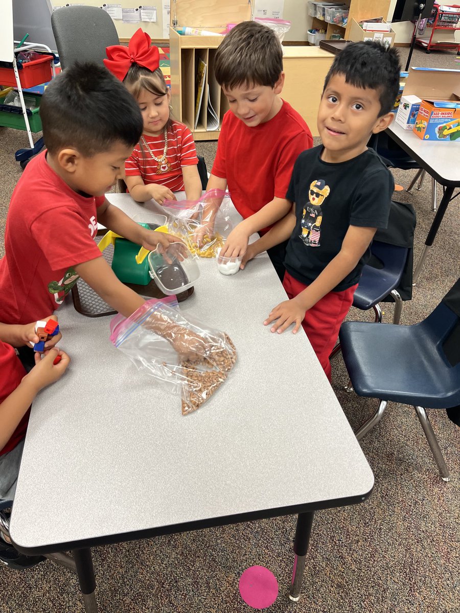 SheeksBess's tweet photo. Students are comparing capacity of 2 items!  Kdg. Students are mathematicians! ⁦@LincolnGI⁩ ⁦@GIPublicSchools⁩ https://t.co/CbVUsV01Ww