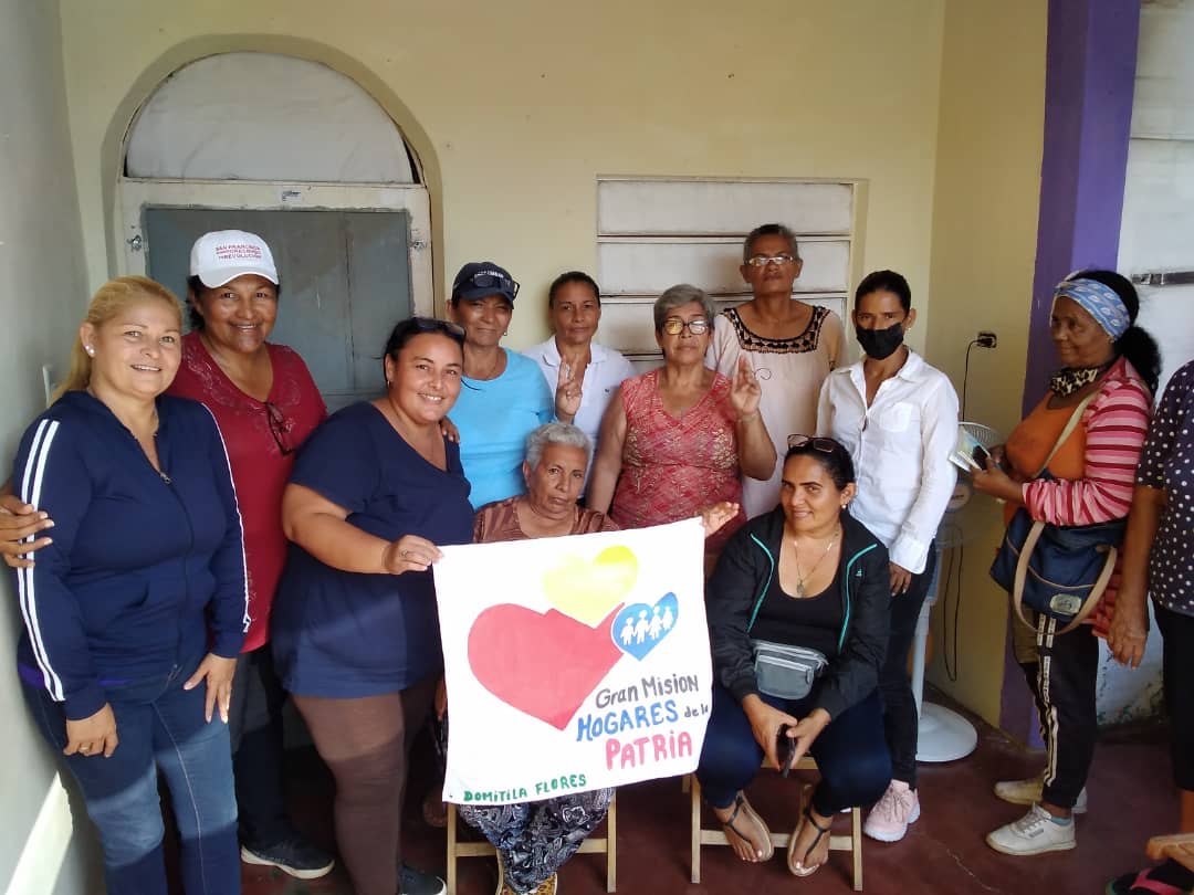 Gran Misión Hogares de la Patria desplegados ante Registro Nacional de los jefes y jefas de familia en la inclusión en Hogares de la Patria

Bloque #9, Comunidades Rafael Urdaneta y Luis Aparicio sector #1 

Seguimos y seguiremos venciendo.....por 👍❤️🇻🇪
#VenezuelaVamosPaLante