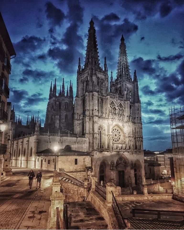 Burgosenelmundo's tweet photo. VENTE a #Burgos
porque #BurgosDestinodeEnsueño 
#Burgosenelmundo te muestra #Burgospordescubrir #BurgosParaiso
Catedral de #Burgos
Por @catedral_d_burgos https://t.co/no9XnJRomu