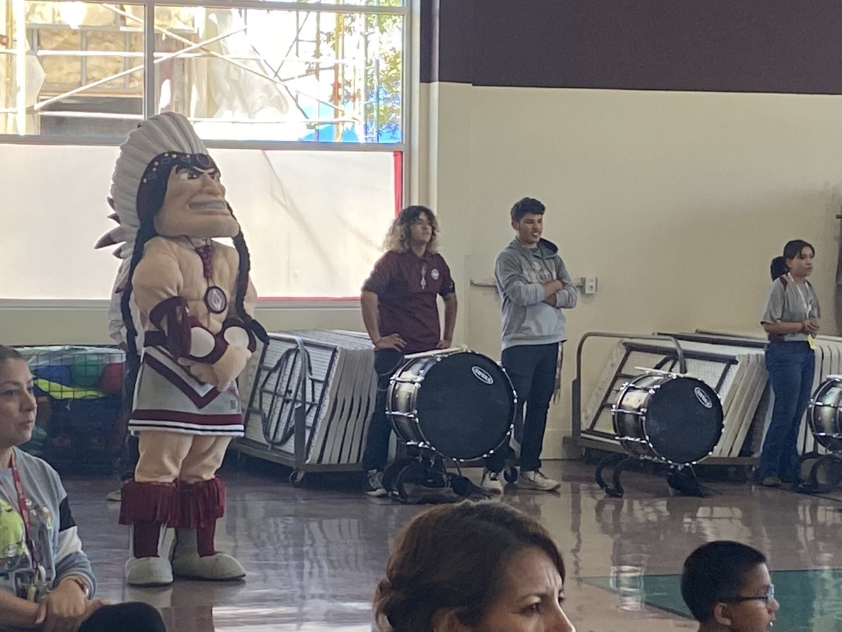 DrLauraVen's tweet photo. Ysleta Elementary is drug free.  Celebrating Red Ribbon week with Ysleta High School student council and band! @YsletaISD @ybarkley @AmyAlarcon23 https://t.co/z7lZx5nosx