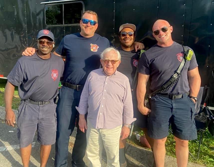 ChattFireDept's tweet photo. .@lesliejordan24 will be missed by many. He helped lots of people through the pandemic with his uplifting videos and made millions laugh around the world throughout his career. RIP sir. Chattanooga ❤️s you. https://t.co/lrrFdALqNK
