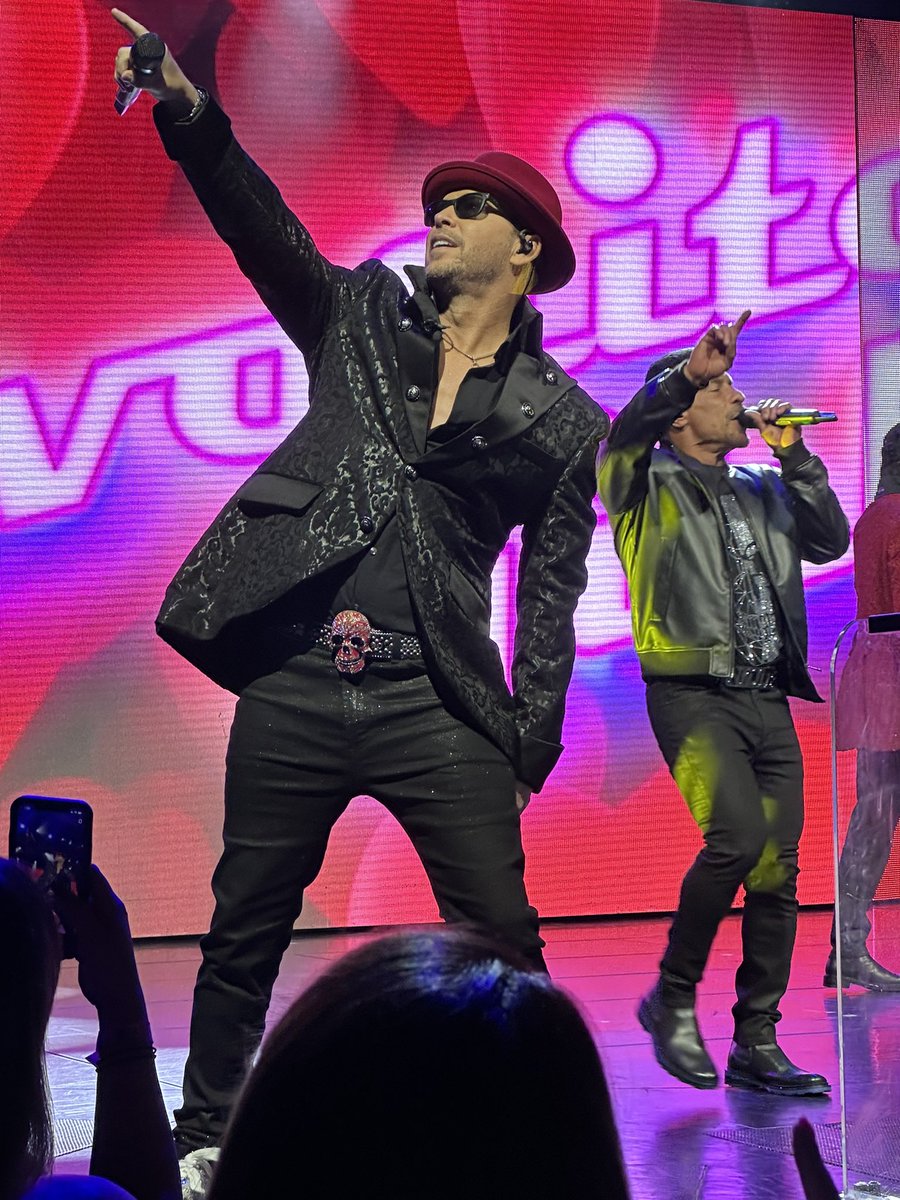 Skully made it on the boat!! 💀❤️‍🔥
#NKOTBCRUISE2022