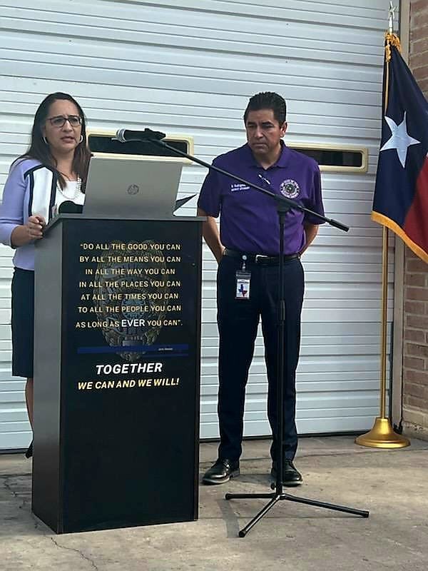 _HCDA's tweet photo. HCDA’s Office collaborated with the Hidalgo Police Department in their Domestic Violence Awareness Month press conference. 

Thank you to Hidalgo PD Chief Romeo Rodriguez for hosting the press conference to inform victims of family violence of services available. #DVAM2022 https://t.co/h2CEFxVZNl