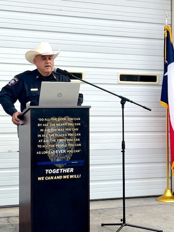 _HCDA's tweet photo. HCDA’s Office collaborated with the Hidalgo Police Department in their Domestic Violence Awareness Month press conference. 

Thank you to Hidalgo PD Chief Romeo Rodriguez for hosting the press conference to inform victims of family violence of services available. #DVAM2022 https://t.co/h2CEFxVZNl