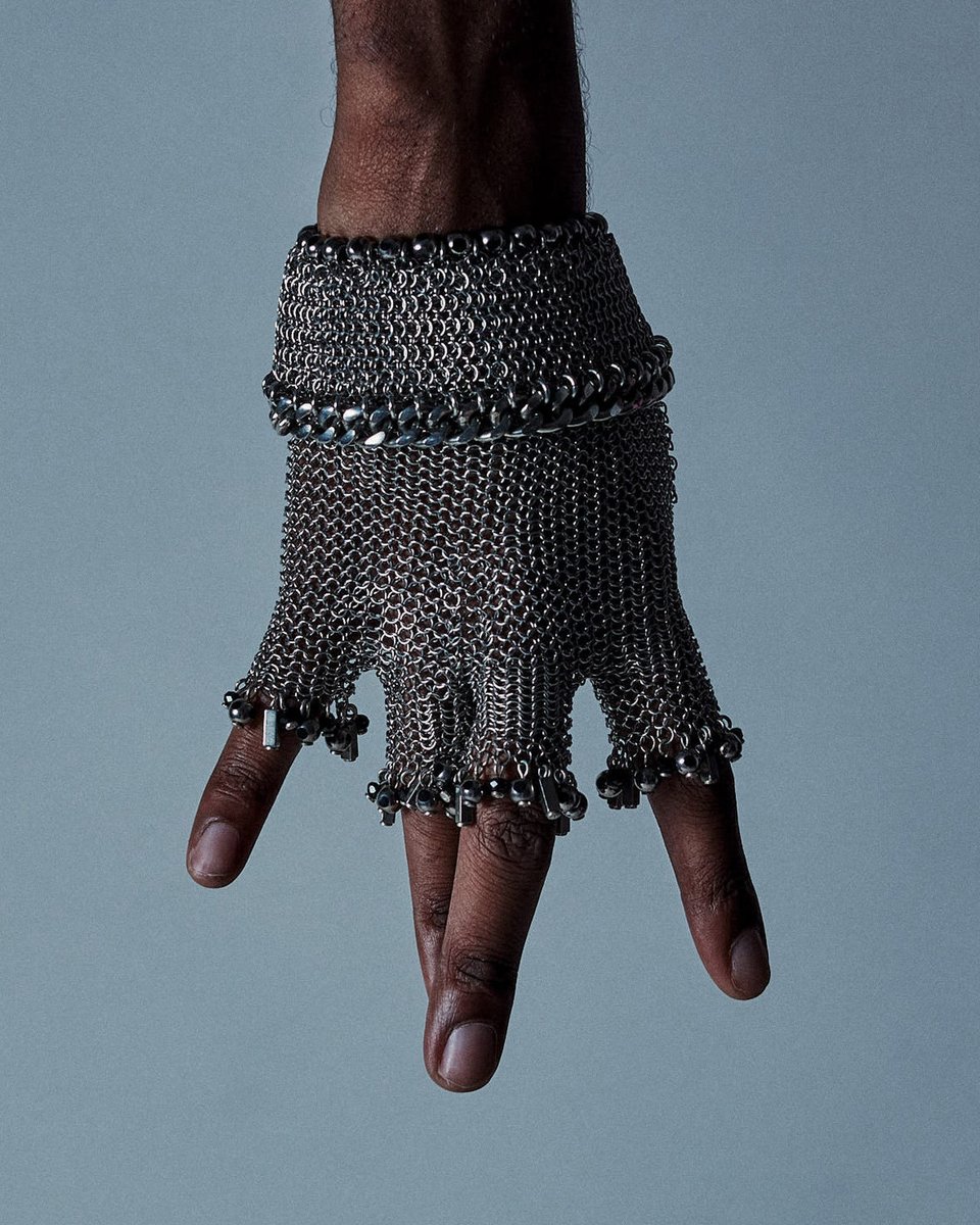 JPG chainmail glove on the cover of 'Maxreincarnated' by <a href="/maxreincarnated/">Max</a>