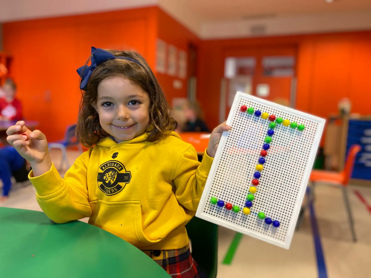 AlboradaColegio's tweet photo. 📝En 4 años estamos repasando la grafía de las vocales, que las conocíamos del curso anterior.
Tenemos muchas ganas de empezar a conocer letras nuevas y después aprender a leer.
¡Nos hacemos mayores!
#InfantilAlborada #Grafía #Vocales #Abecedario https://t.co/HR7BiWo5lm