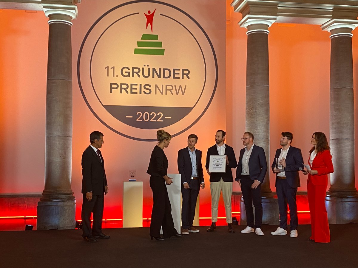 🥳Herzlichen Glückwunsch an E-Lyte Innovations aus #Münster! Das #Startup aus der Chemiebranche gewinnt den 2️⃣. Platz beim #GründerpreisNRW 2022! Mehr Infos 👉gruenderpreis.nrw <a href="/WirtschaftNRW/">Wirtschaft.NRW</a> <a href="/GruendenNRW/">gründen.nrw</a> #Gründung #bewegtNRW #NRWBANK /jb