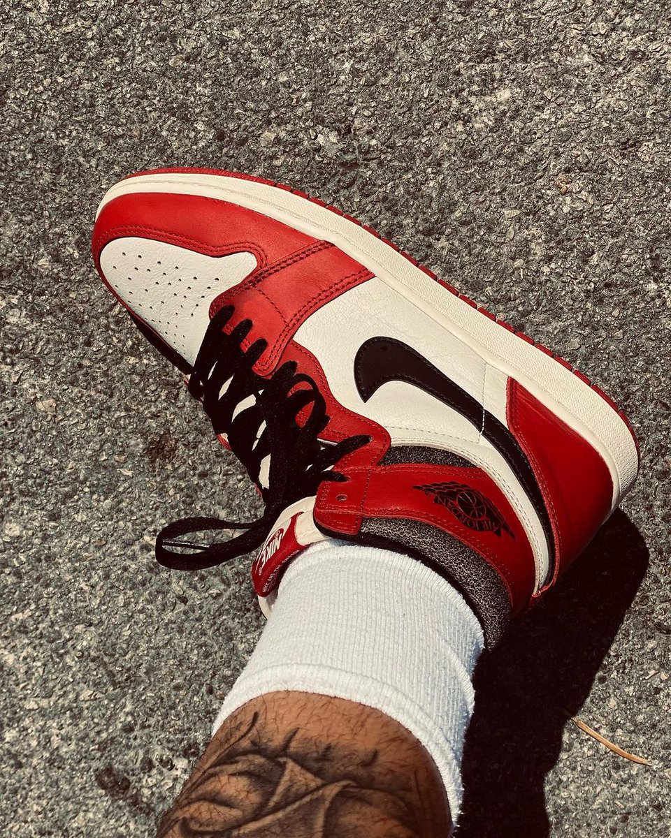 shoeengine's tweet photo. PRICES ARE DROPPING:
Get the Jordan 1 Chicago EARLY here.....

https://t.co/qwqUJ1LLuG   #ad https://t.co/DbqKMvJxVb