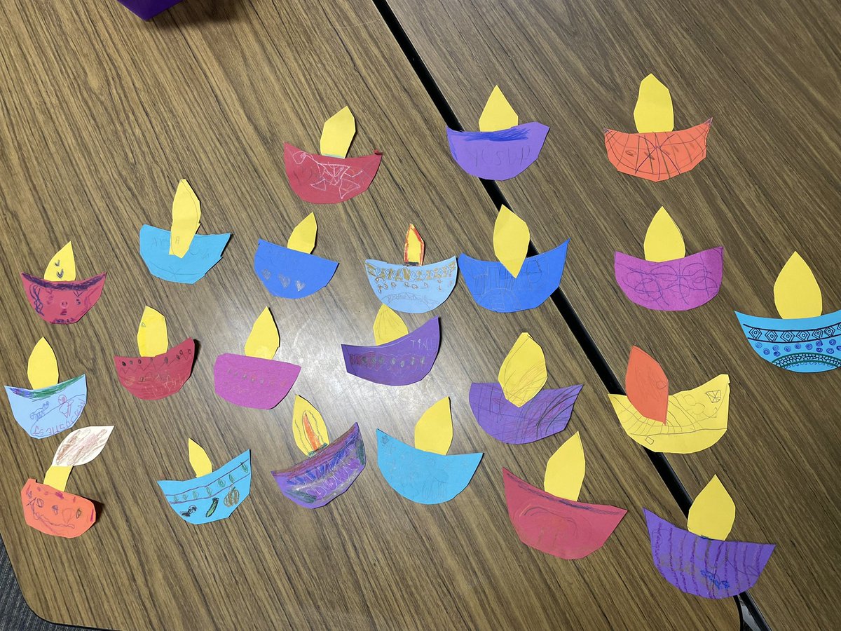 contiveros203's tweet image. Happy Diwali! Our lovely Mrs. Trivedi shared some information about this special day. We also got to make our own diyas! (a special thank you to @Mrs_Laura_Bass for sending out the slide deck!) #HappyDiwali @Maplebrook_203