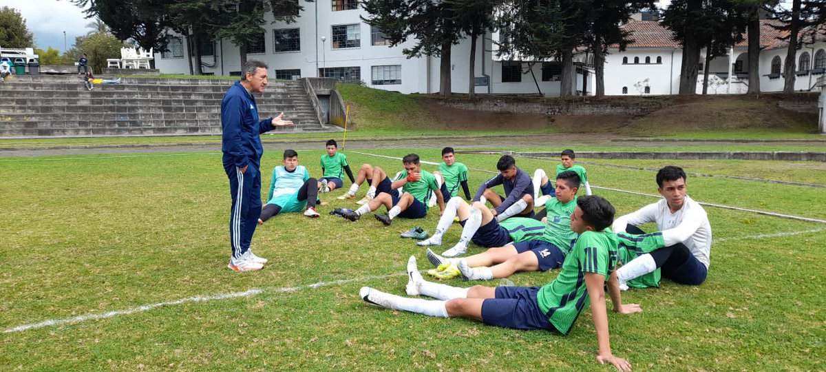 UTEoficial's tweet photo. #UTEDeportes| La selección de fútbol de la #UTE participa en el Torneo Interuniversitario Provincial Pichincha 2022, organizado por la @uhemisferios. Nuestro equipo jugará con la @lacentralec, el 25 de octubre, a las 15:00. Les deseamos mucho éxito. ¡Arriba campeones! ⚽️ https://t.co/UuES8o0WRc
