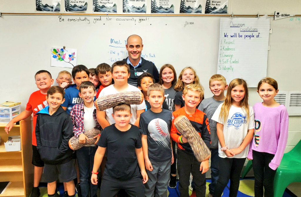 sdublin1's tweet photo. 📚 Such a blast reading with these stellar 4th grade scholars today. They are kind, thoughtful, insightful and funny! Thank you, Mr. Wilson! @brycewilson17 @drbrwilson @willardschools @WilkenEric @mmiller7571 @WEEPrincipal https://t.co/LbBYN80JyH