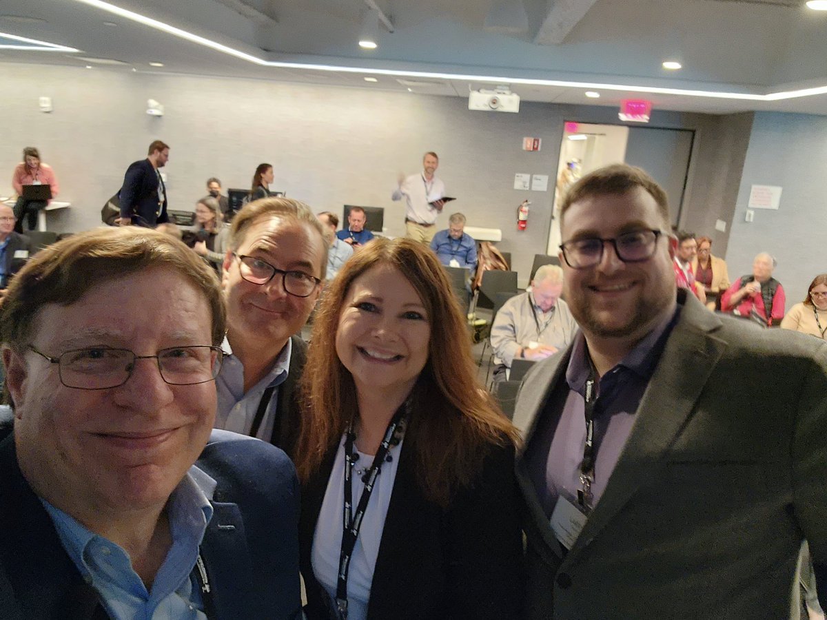 Got to host an amazing panel on #community engagement in Boston at <a href="/TheCR/">The Community Roundtable</a> #cts22 with <a href="/jonallen119/">Jon Allen</a> of <a href="/Verint/">Verint</a>, <a href="/heathernov8/">.Rinta</a> of <a href="/HigherLogic/">Higher Logic</a> and @chozoknight <a href="/Khoros/">Khoros®</a>