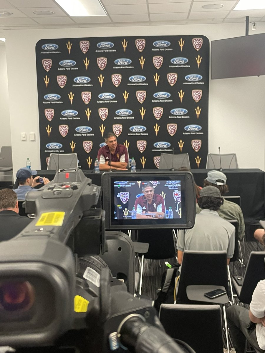 Liam_Barrett11's tweet photo. @ASUFootball press conference with #ShaunAguano @cronkitenews https://t.co/QEn6P6XMPo