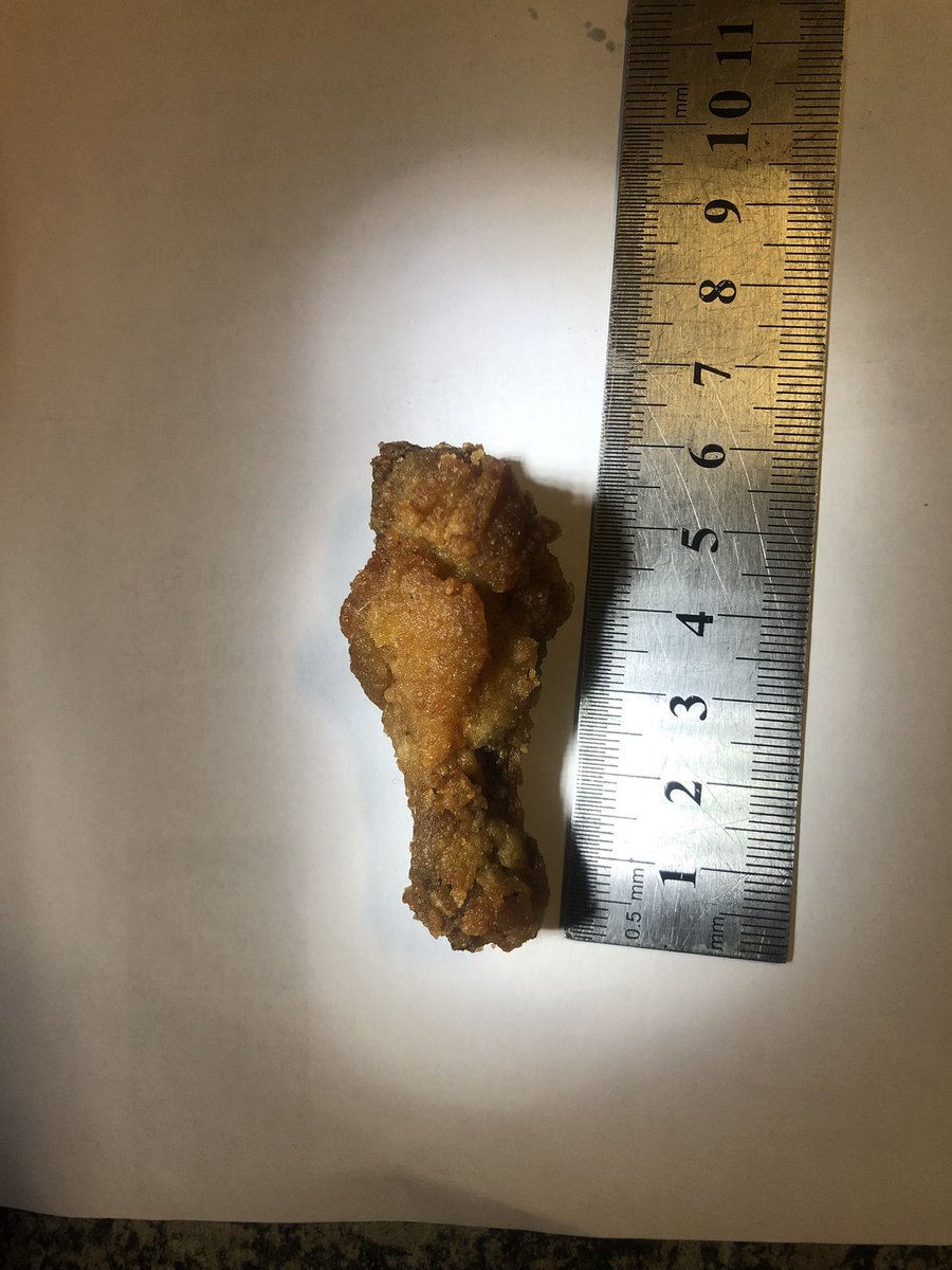 BlaqJew's tweet photo. I’m never one to complain, but @ChickenLickenSA , come on bruh…. I ordered wings (feed my craving) &amp; this ain’t it fam. Even my craving is shocked. The wing is so small I swear this looks like it’s from a mouse. 🐁These things are smaller than a Labello. 😭 https://t.co/mYRI3uRzHN