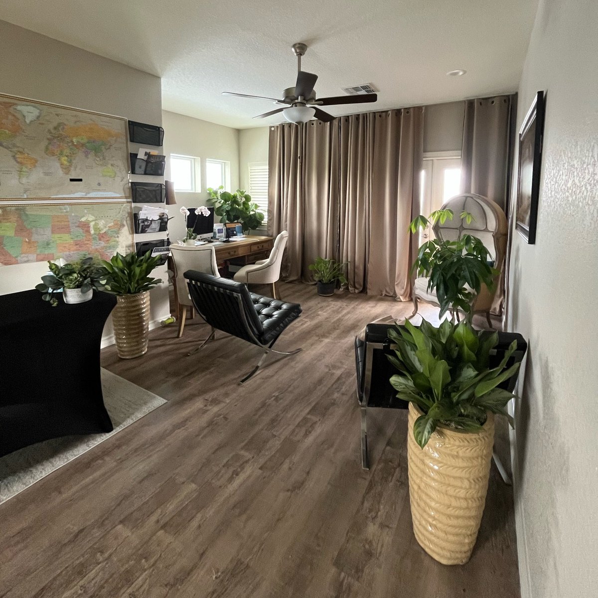 NaturaHQ's tweet photo. Home is where the plants are💚🌿
#stayPLANTED #plantlovers #plantpeople #houseplants #indoorplants #plantdesign #plants #biophilia #plantdesign #interiordesign https://t.co/bqxZWaKlTg