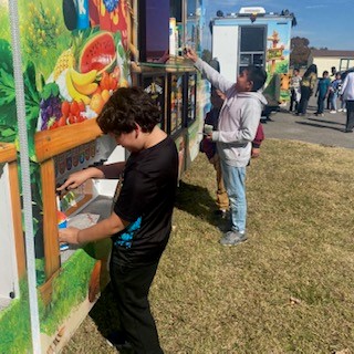 RCSK5SC's tweet photo. Give drugs the COLD shoulder🥶At the @RWS_Wildcats Red Ribbon Week Kick-Off with Kona Ice #SchoolCounselorsAtWork #SROsAtWork #PreventionIsKey #HelpThemGrow https://t.co/q6H8rEgM1a