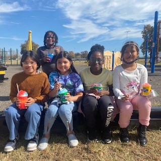 RCSK5SC's tweet photo. Give drugs the COLD shoulder🥶At the @RWS_Wildcats Red Ribbon Week Kick-Off with Kona Ice #SchoolCounselorsAtWork #SROsAtWork #PreventionIsKey #HelpThemGrow https://t.co/q6H8rEgM1a