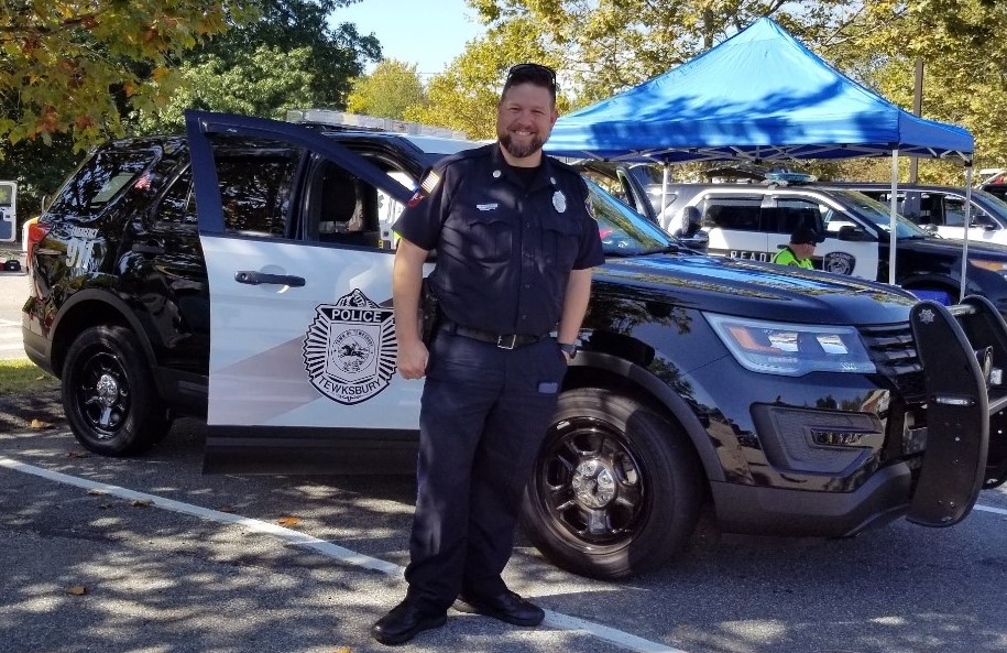TewksburyPD's tweet photo. TPD wants to congratulate Officer Scott who recently celebrated 20 yrs of service with our department.
We commend you on your 20 years of dedication & thank you for your commitment to this profession.
#tewksbury #dedication #coplife #police #tewentyyearsago #congratsareinorder https://t.co/09DS1c61IB
