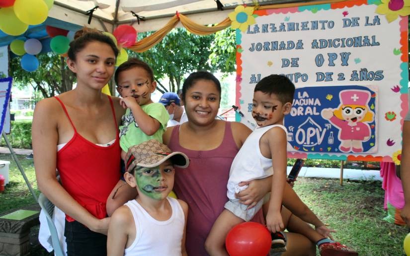 GranadaNica2's tweet photo. #Nicaragua 🇳🇮

🔹En el marco del Día Mundial de Lucha contra la Polio, el Buen Gobierno Sandinista a través del MINSA inició este 24 de octubre la jornada nacional de refuerzo de vacunación contra la poliomielitis para proteger a niños de 2 años cumplidos.

#2022PuebloVictorioso https://t.co/HhJrSUfFtE