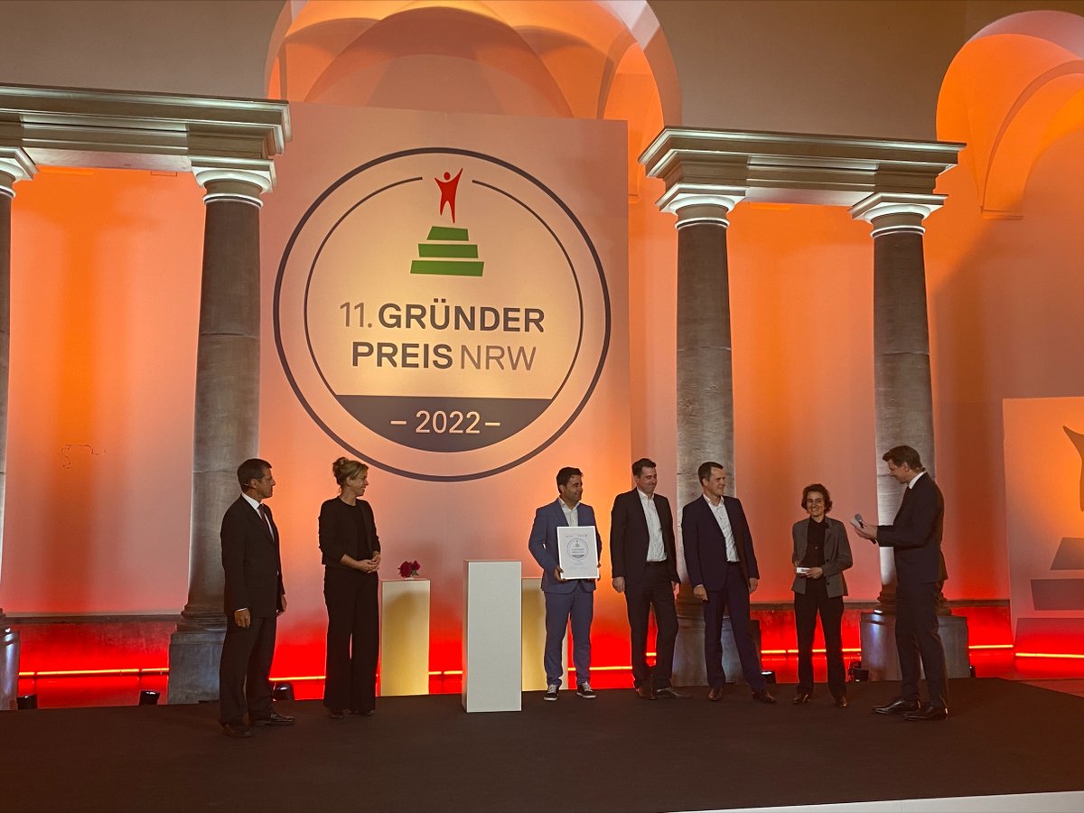 Das Team von Unigy gewinnt den 1. Platz 🏆 beim #GründerpreisNRW 2022 mit seinen digitalen Tools für den Energiemarkt. Wir gratulieren und senden Grüße nach #Essen! Mehr Infos ▶ gruenderpreis.nrw <a href="/WirtschaftNRW/">Wirtschaft.NRW</a> <a href="/GruendenNRW/">gründen.nrw</a> #Gründung #bewegtNRW #NRWBANK /jb