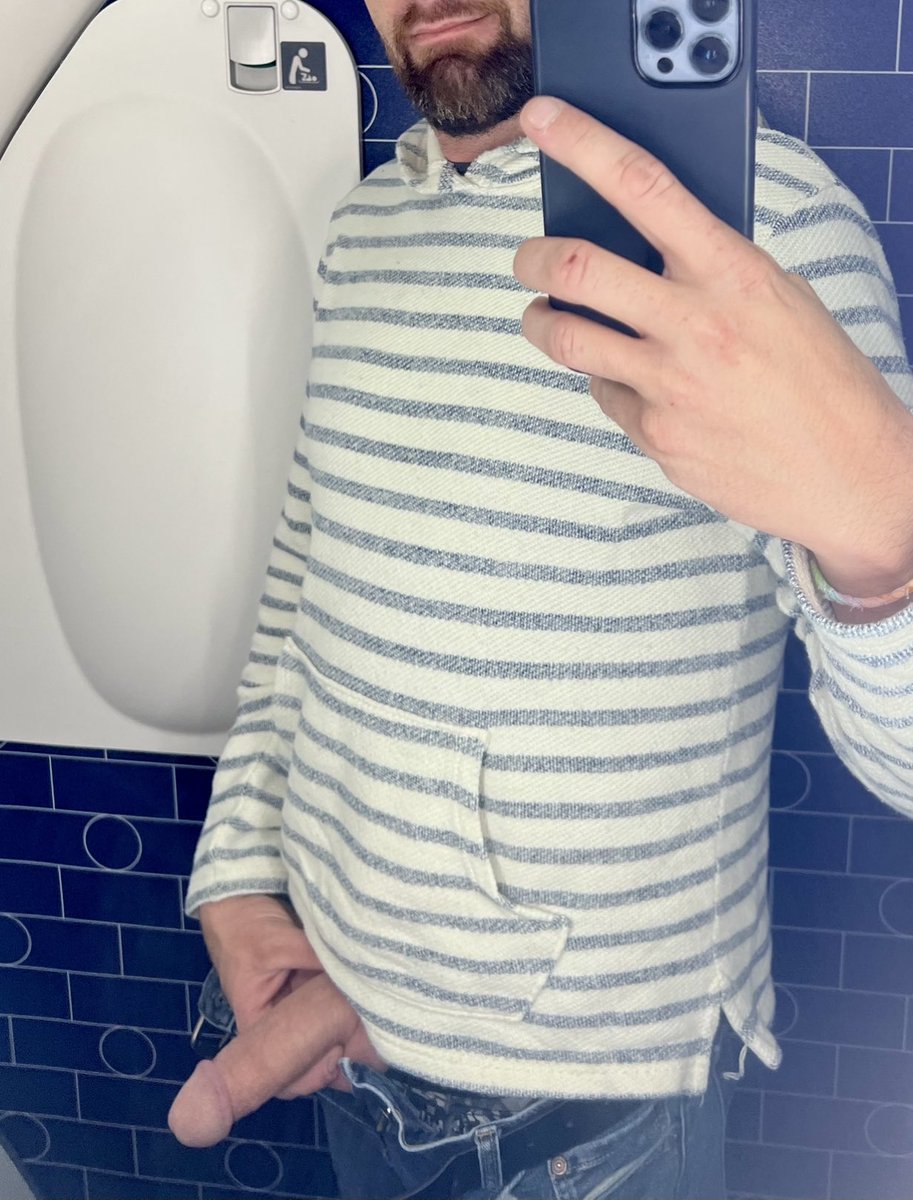 Johnny04782509's tweet photo. Love whipping it out mid flight 🤪 #flythatcock @flythatcock https://t.co/xD6c9jOpmr