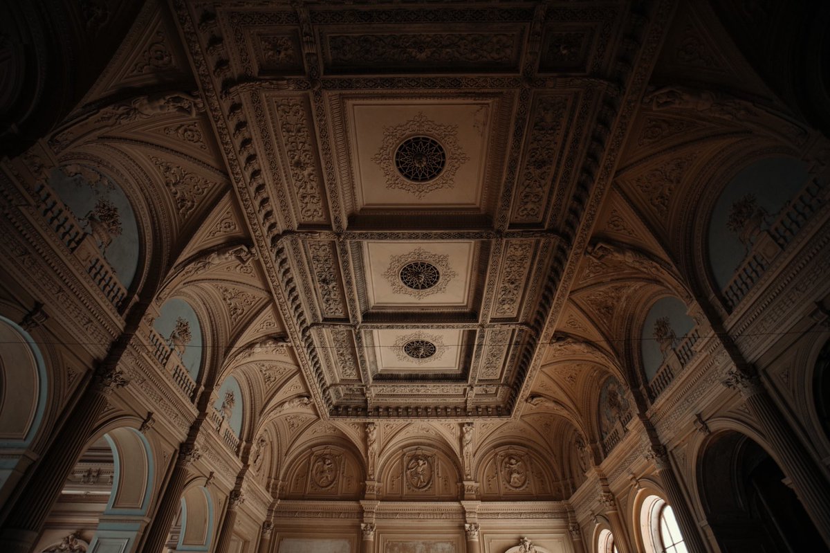 13_pilot1's tweet image. Так как за 15 лет я видел много, то могу смело сказать, что сегодня представляю вам самый красивый заброшенный дворец России (пока ещё не тот). Попадая внутрь только и успеваешь удивляться размахам. Эти фотографии очень давно ждали своей очереди.