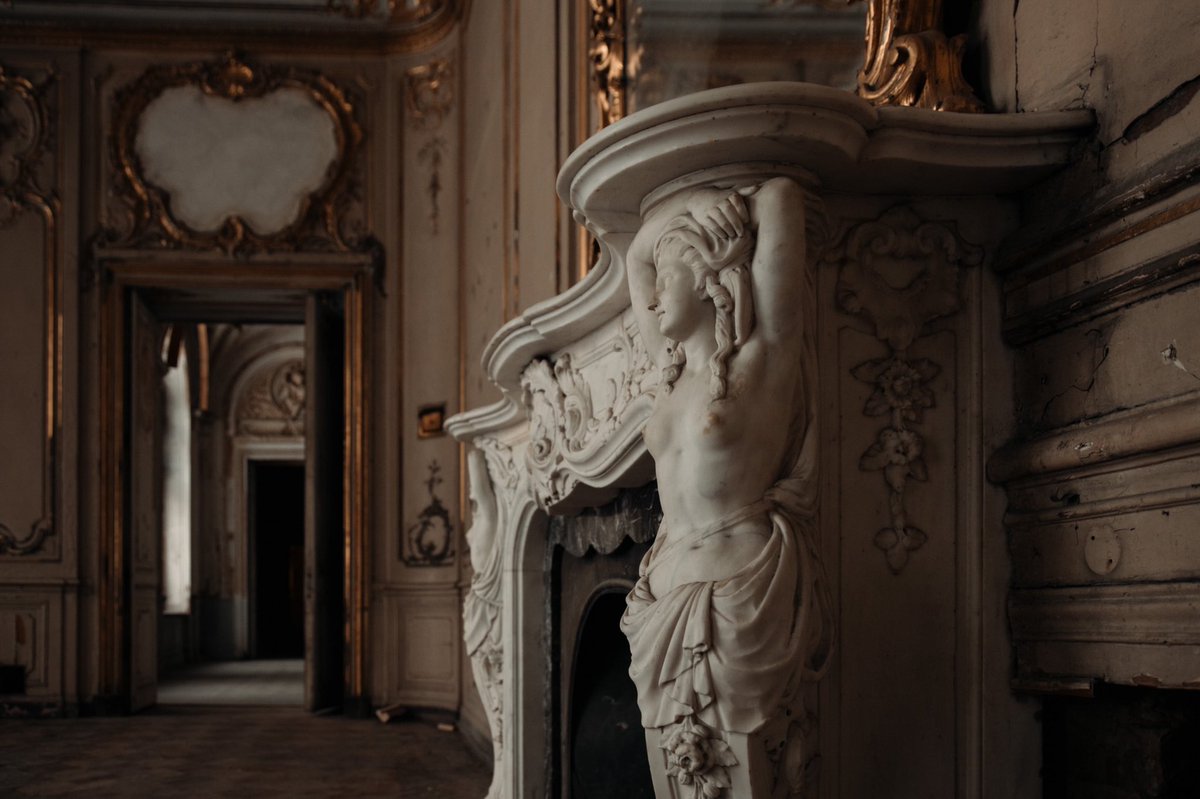 13_pilot1's tweet image. Так как за 15 лет я видел много, то могу смело сказать, что сегодня представляю вам самый красивый заброшенный дворец России (пока ещё не тот). Попадая внутрь только и успеваешь удивляться размахам. Эти фотографии очень давно ждали своей очереди.