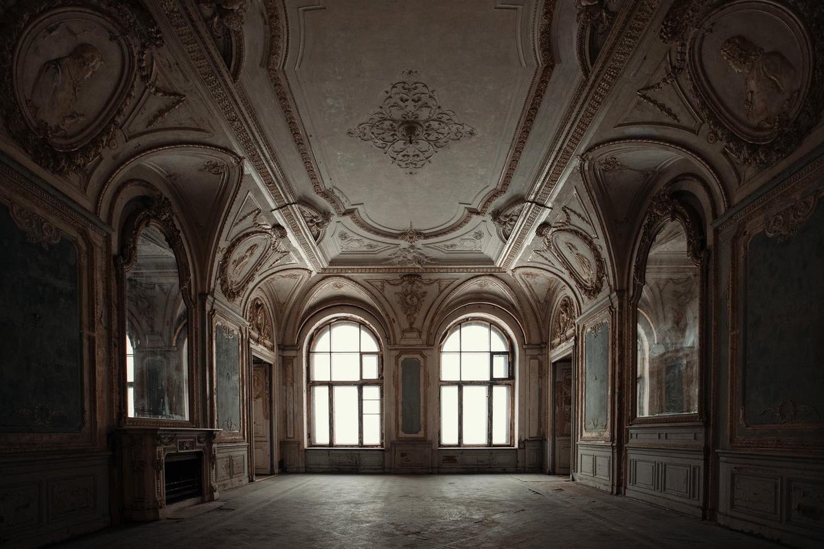 13_pilot1's tweet image. Так как за 15 лет я видел много, то могу смело сказать, что сегодня представляю вам самый красивый заброшенный дворец России (пока ещё не тот). Попадая внутрь только и успеваешь удивляться размахам. Эти фотографии очень давно ждали своей очереди.