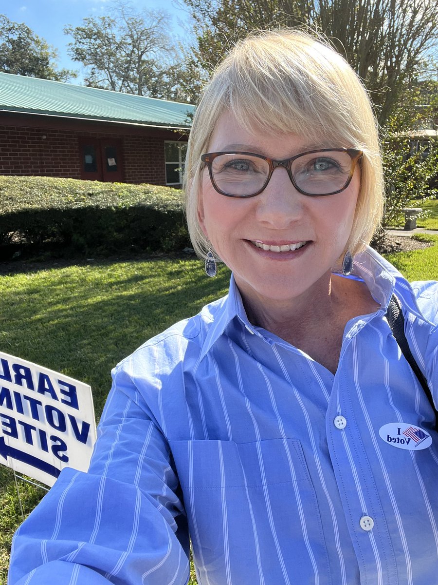 polsonforjax's tweet photo. Go vote, Duval! Proud to cast mine for @traciedavisjax @AngieNixon @for_burton @valdemings and more! https://t.co/KQKBQUpZR9