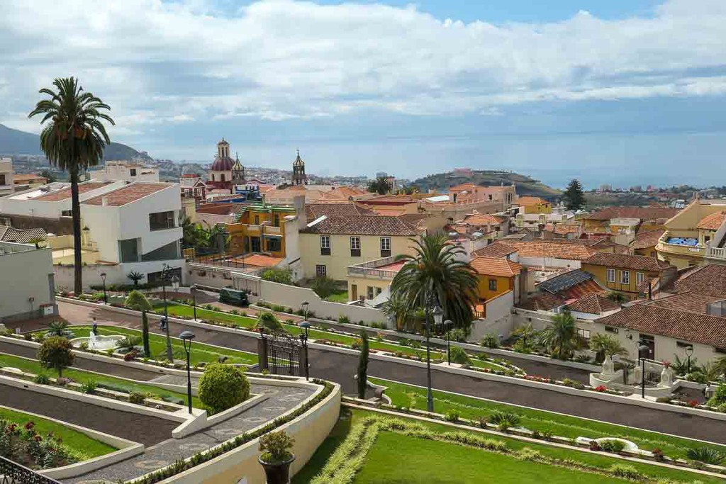 TheTravelBunny's tweet photo. Views to the coast and Puerto de la Cruse from Jardines Victora, La Oratava, Tenerife
Read the full article: Tenerife North – Discovering Garachico, La Oratava, Masca and more
▸ https://t.co/u3MmEMrzOe
#tenerife #awakensemotions #BGTW https://t.co/y6P7WpN7rE