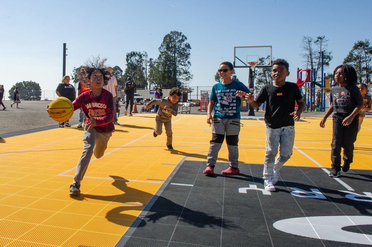 kaboom's tweet photo. Thank you @eatlearnplay, the Bhusri family, @OUSDnews, @currybrand, and @underarmour for supporting the OAK playground build. We look forward to continuing working together to achieve #PlayspaceEquity in #Oakland. #EatLearnPlay https://t.co/BIRFJCTBoY