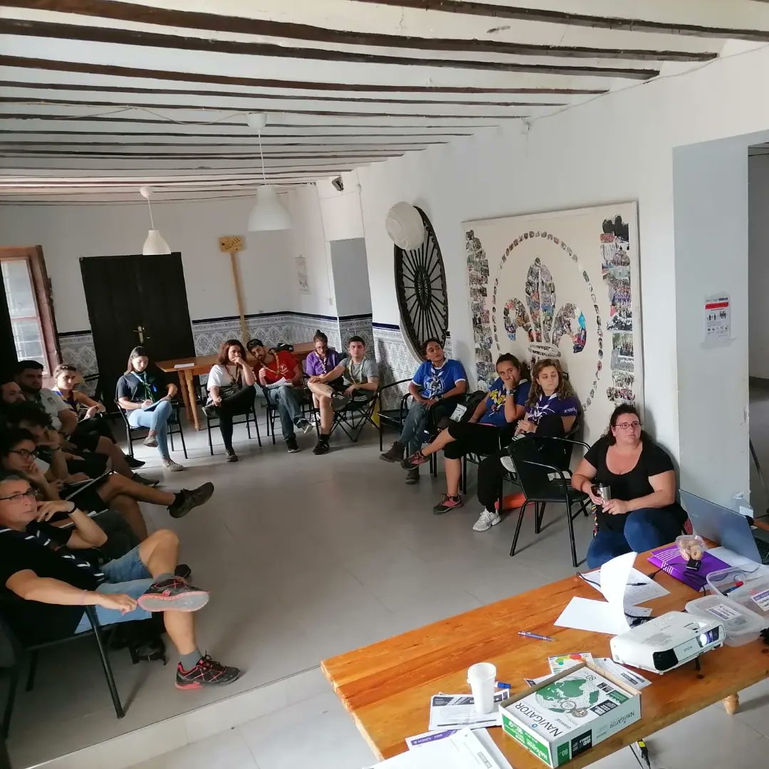 eimexmu's tweet photo. Intenso fin de semana en cotocuadros donde monitores de diferentes grupos scouts de la región han realizado sesiones de la programación del curso de director de campamento subvencionado por la @regiondemurcia https://t.co/hh8oPHQJ3r