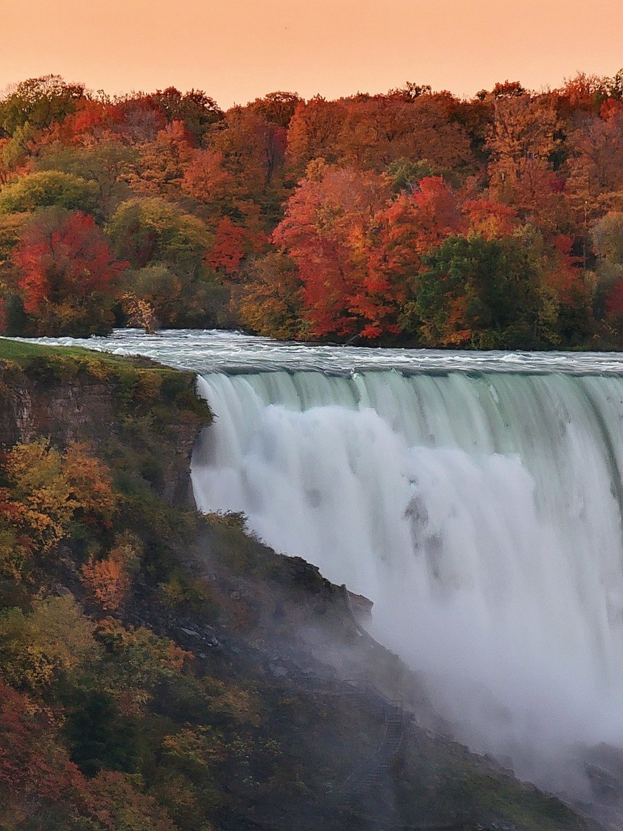 American Falls in Autumn, seen from Canada. 🍂😊🍂#ColourfulFall #fall #niagarafalls #waterfall #stormhour #shareyourweather @ThePhotoHour