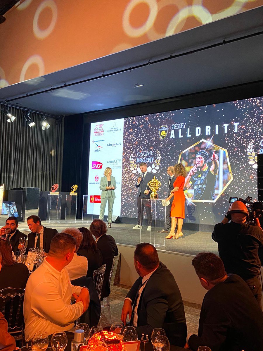 #OscarsMidol 

🏉 Dans la catégorie ARGENT,  le vainqueur est <a href="/GregAlldritt/">Alldritt</a> du <a href="/staderochelais/">Stade Rochelais</a> ! 

Oscar remis par Pierre-Luc Besançon, Directeur général de <a href="/QuintesensGroup/">Groupe Quintésens</a>