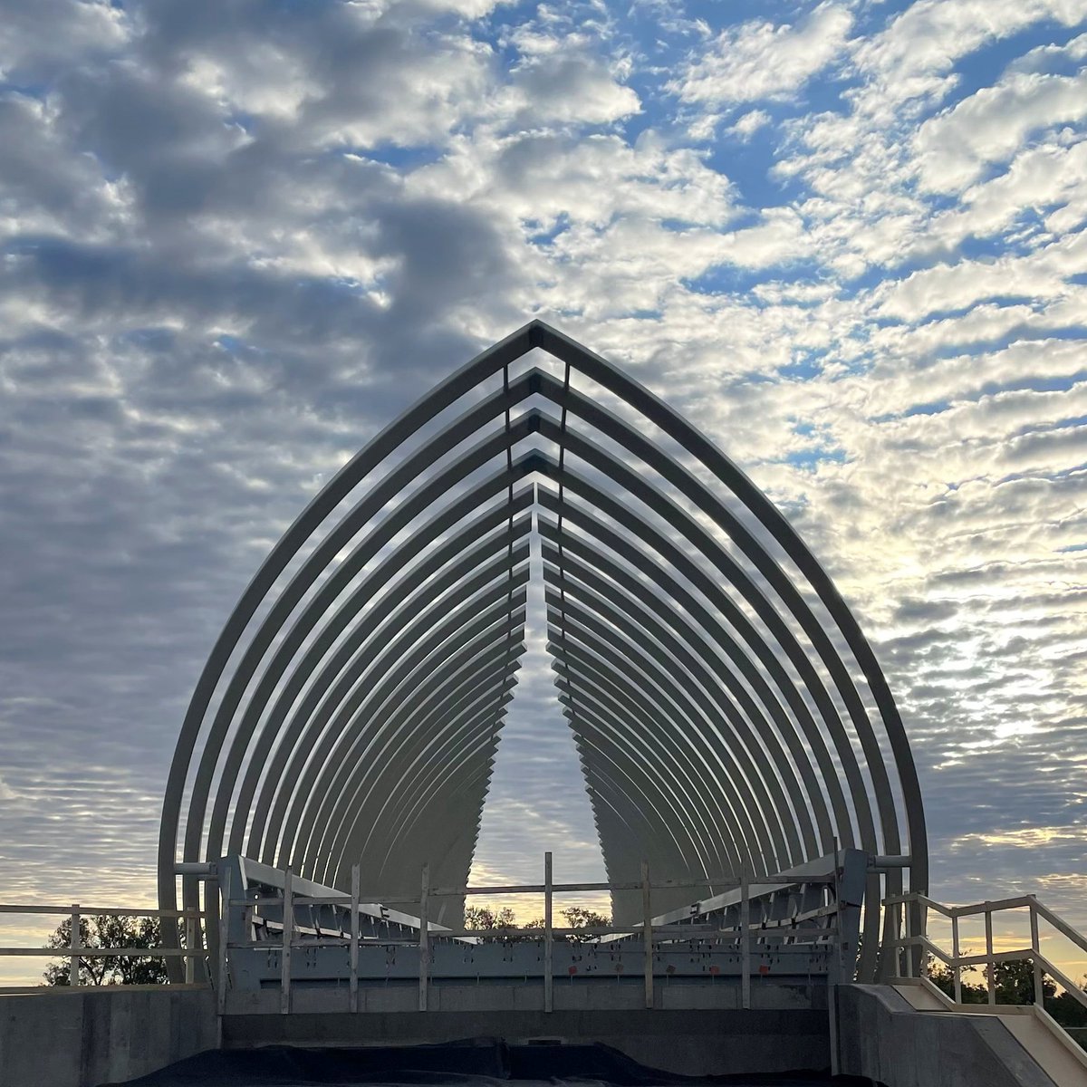 Details from #FarnamPier, nearing the end of construction.

Located in the Heartland of America Park in #Omaha, this pedestrian pier will allow guests to experience the beauty of the #MissouriRiver. In collaboration with <a href="/OJBLA/">OJB</a> 

 #pedestrianbridge  #heartlandofamericapark