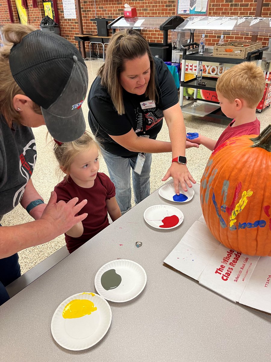 FCAUW's tweet photo. Every year during campaign time is a good time, esp. when we get to get out of the office and meet up with some pretty cool people!  Kim and Kelli visited St. Clair HS and Elementary where they were presented with money from events and got to paint pumpkins! https://t.co/gx86uc1jUs