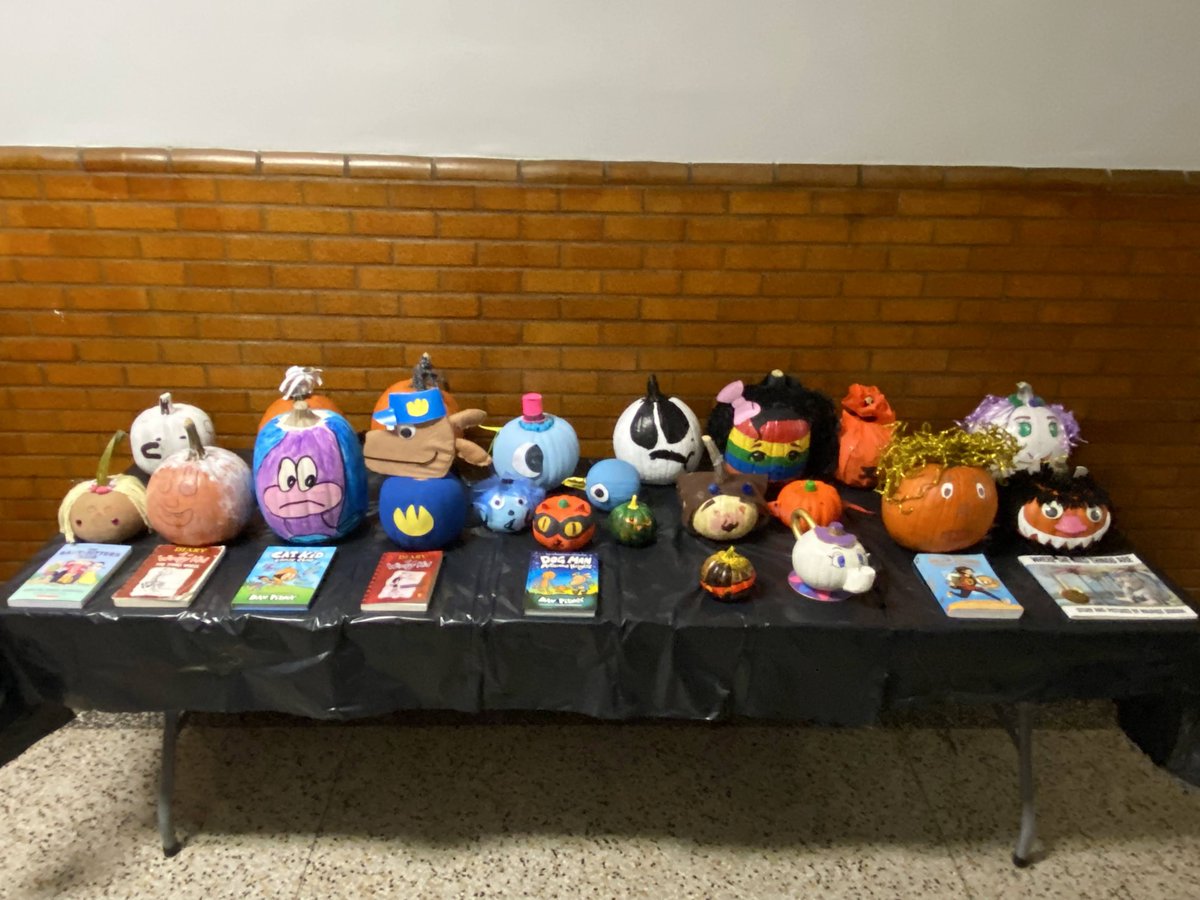 HMannCougars's tweet photo. The 4th grade students from Mrs. Gomez, Mrs. Rivera, and Mrs. Castello's class completed the Pumpkin Book Project. Each student made a pumpkin character from their favorite book and completed a book report focusing on story elements and sequencing of events. Happy Halloween!! https://t.co/VhebOIgATV