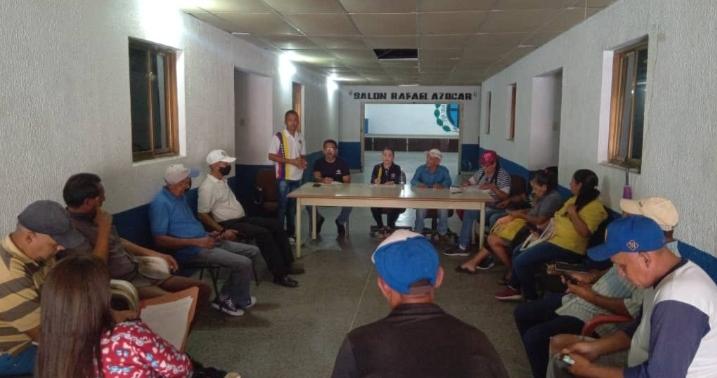 sandraalfaro's tweet photo. #24Oct22 #SandraAlfaro iniciamos un nuevo ciclo de visitas a Pquias y Mpios, la idea poder observar, en presencia, cómo van avanzando los compañeros en la consolidación de los #CAPE, hoy en reunión de CEM @ADorgEZMonagas, ésta es una programación del CES de evaluación y control. https://t.co/baDZJjwzYn