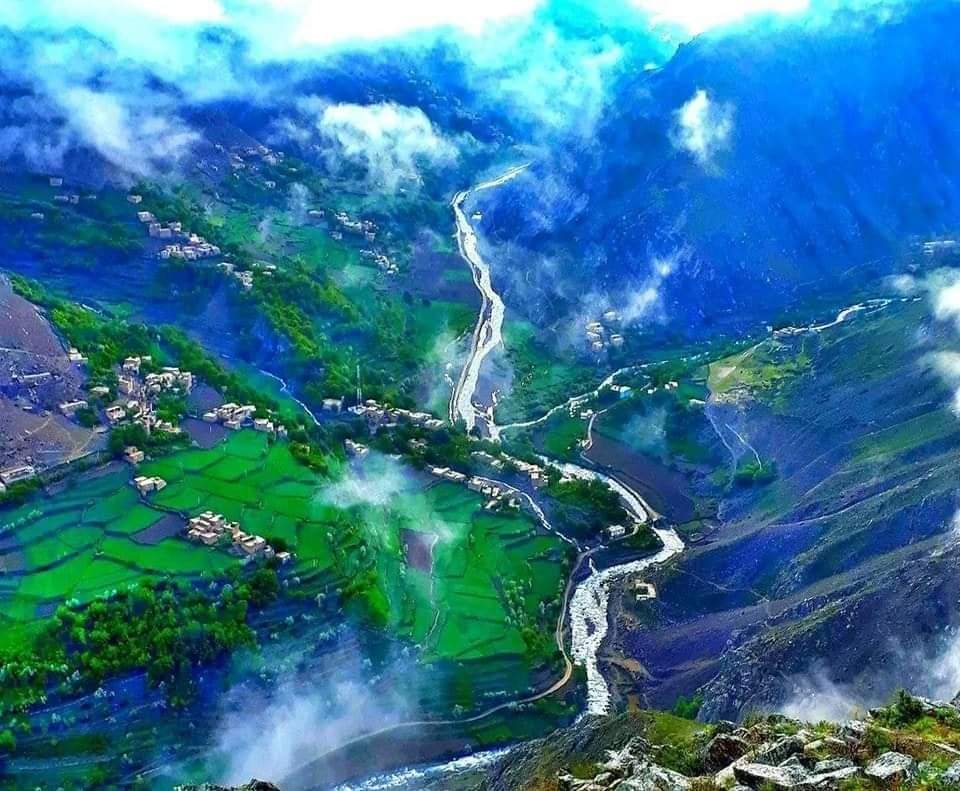 Afghanistan is a country with good water and air in the world, there is no other country in the world with such good weather