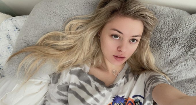 TW Pornstars - Amber Moore. Popular pictures and videos from Twitter for the month