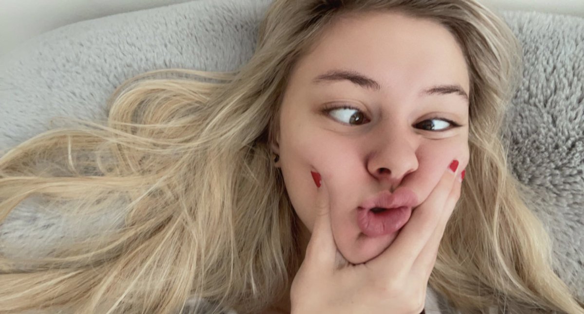 Amber Moore on Twitter "Silly goofy mood🥰😏"