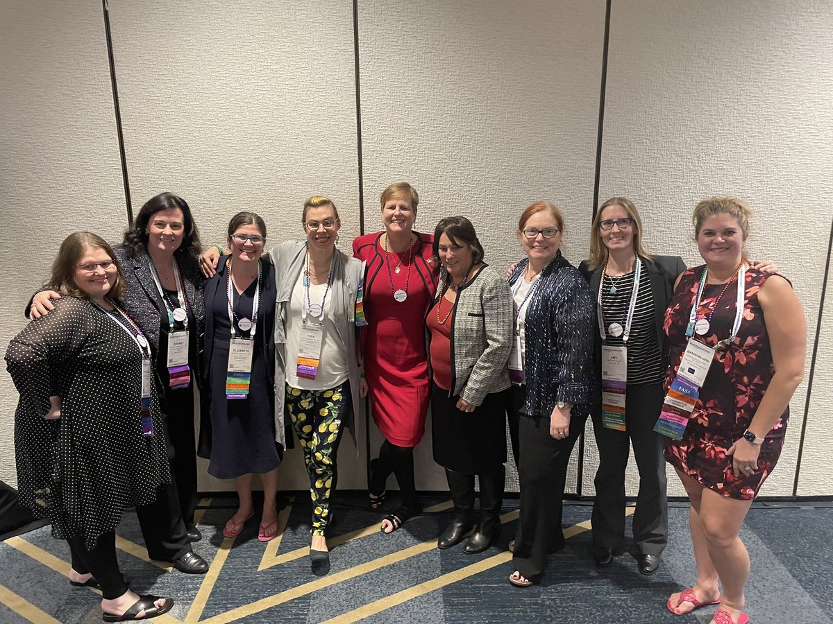 So many friends and mentors in one pic at #Anes22!  #Anes22PhotoChallenge