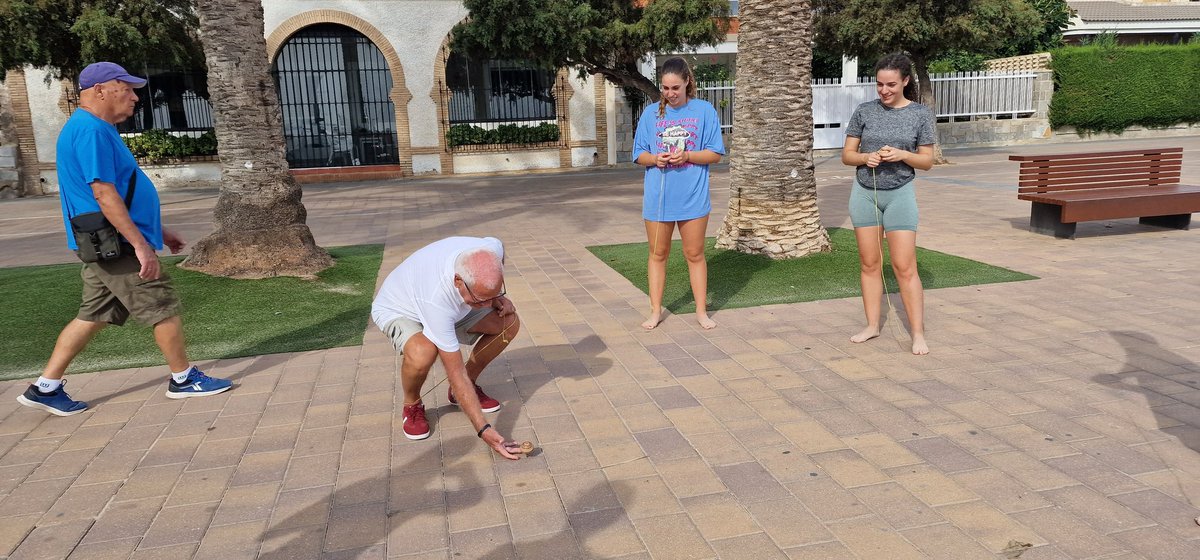 fcanono's tweet photo. Clase de Juego Motor.@UMU Alumnos de segundo @umucafd. Juegos populares @umusport: en el Paseo Colón de Stgo de la Ribera @Ayto_SanJavier se produce una unión generacional de lo más enriquecedora que he vivido en mucho tiempo como docente. GRACIAS a todos! https://t.co/MlBocEb2Iw