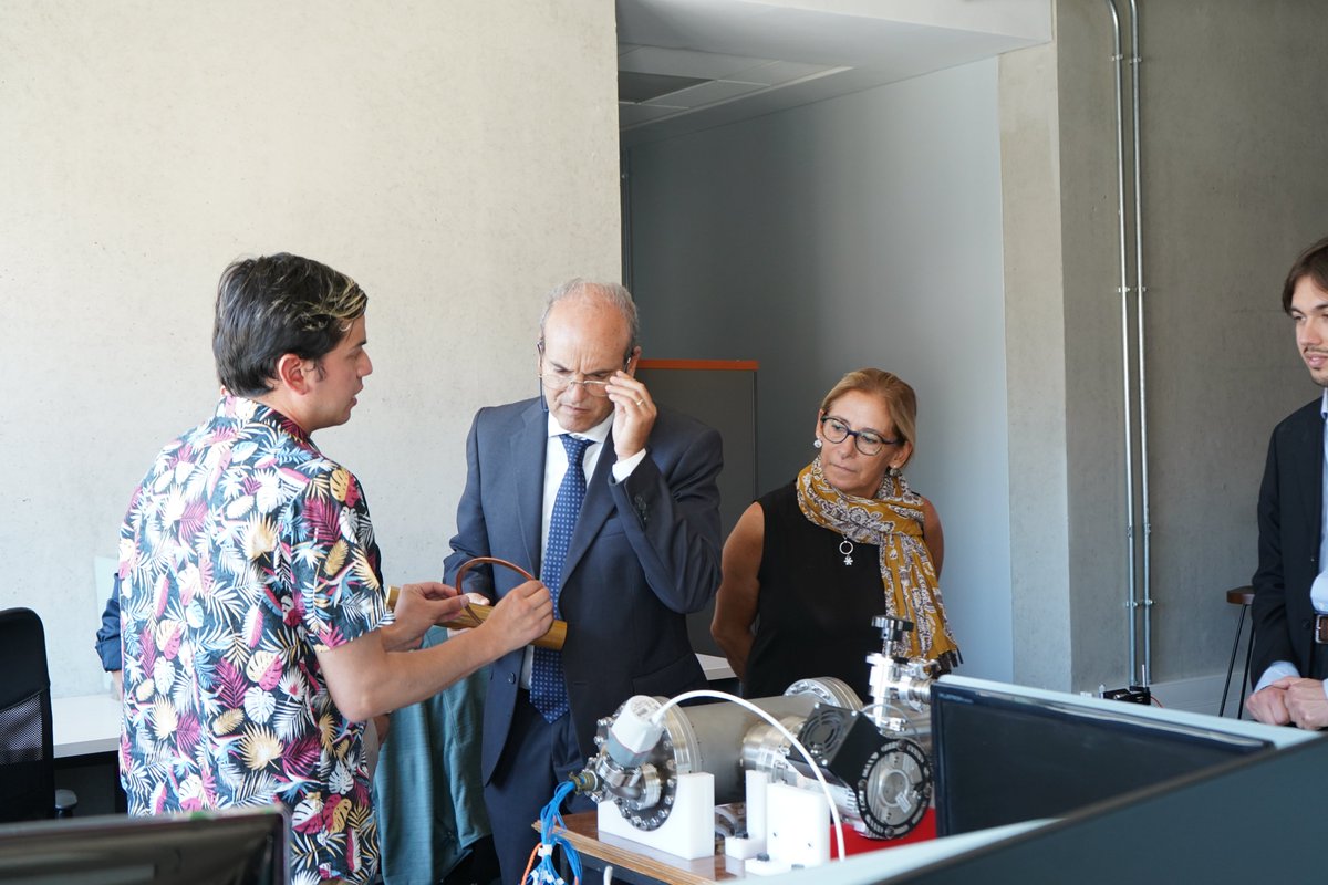 cctval_usm's tweet photo. Una grata visita de la Universidad de Nápoles Federico II @UninaIT tuvimos en el CCTVal🤓
En su recorrido, sus representantes pudieron conocer nuestros proyectos #DoubleTarget y Ventilador Mecánico, el equipo #ClusterSource y las dependencias @usantamaria 🏢
#CentrosANID https://t.co/zAmNu1fxg9